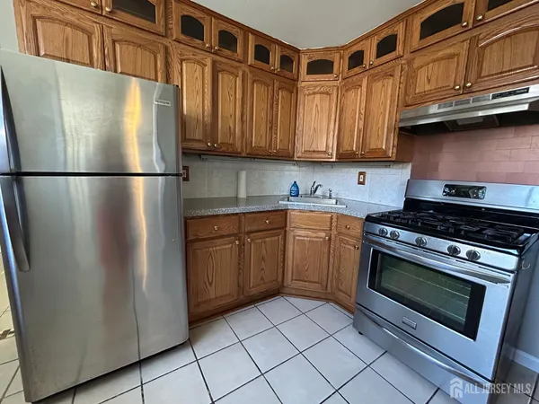 $2,400 | 205 College Drive, Edison, NJ 08817