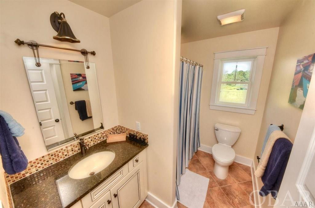 1231 Waterlily Road Coinjock, NC 27923 - Photo 22 of 36 Full Hall Bath