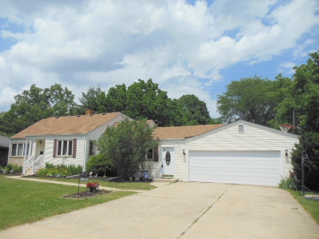 3918 Abbotsford Road Rockford, IL 61107 - Photo 1 of 25 a front view of a house with a yard