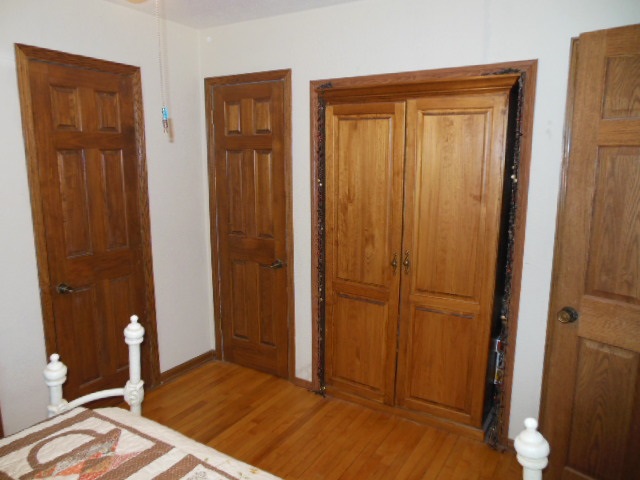 3918 Abbotsford Road Rockford, IL 61107 - Photo 15 of 25 an empty room with wooden floor and closet