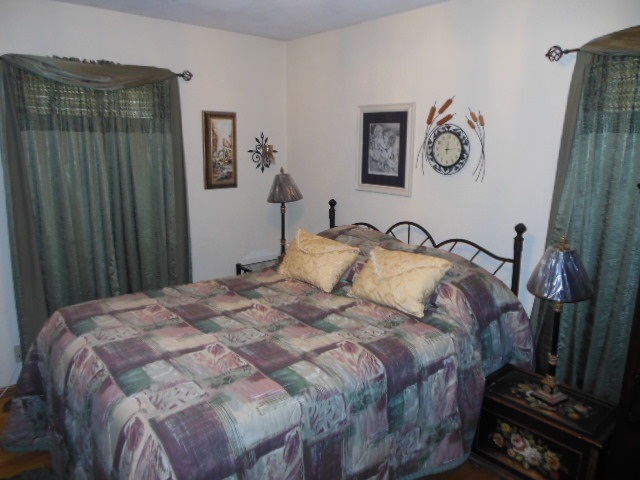 3918 Abbotsford Road Rockford, IL 61107 - Photo 16 of 25 a bedroom with a bed and wall painting