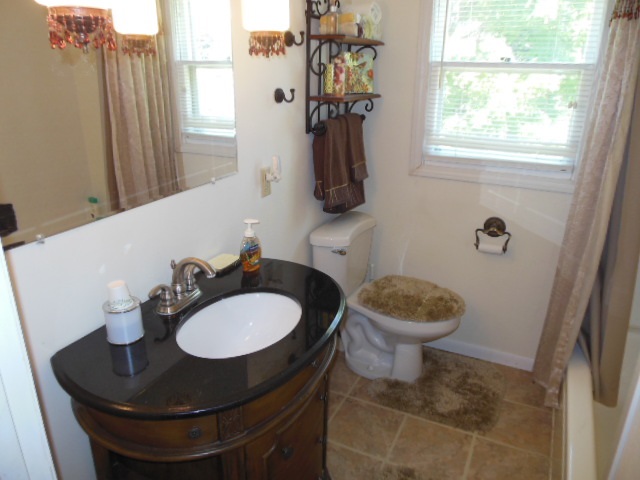 3918 Abbotsford Road Rockford, IL 61107 - Photo 19 of 25 a bathroom with a sink toilet mirror and tub