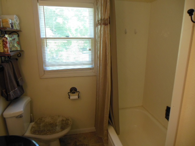 3918 Abbotsford Road Rockford, IL 61107 - Photo 21 of 25 a bathroom with a toilet and a shower