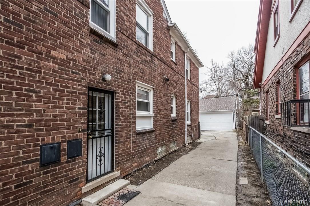 5084-5086 Yorkshire Road Detroit, MI 48224 - Photo 27 of 29 1005-Side_View-2480464-medium.jpg