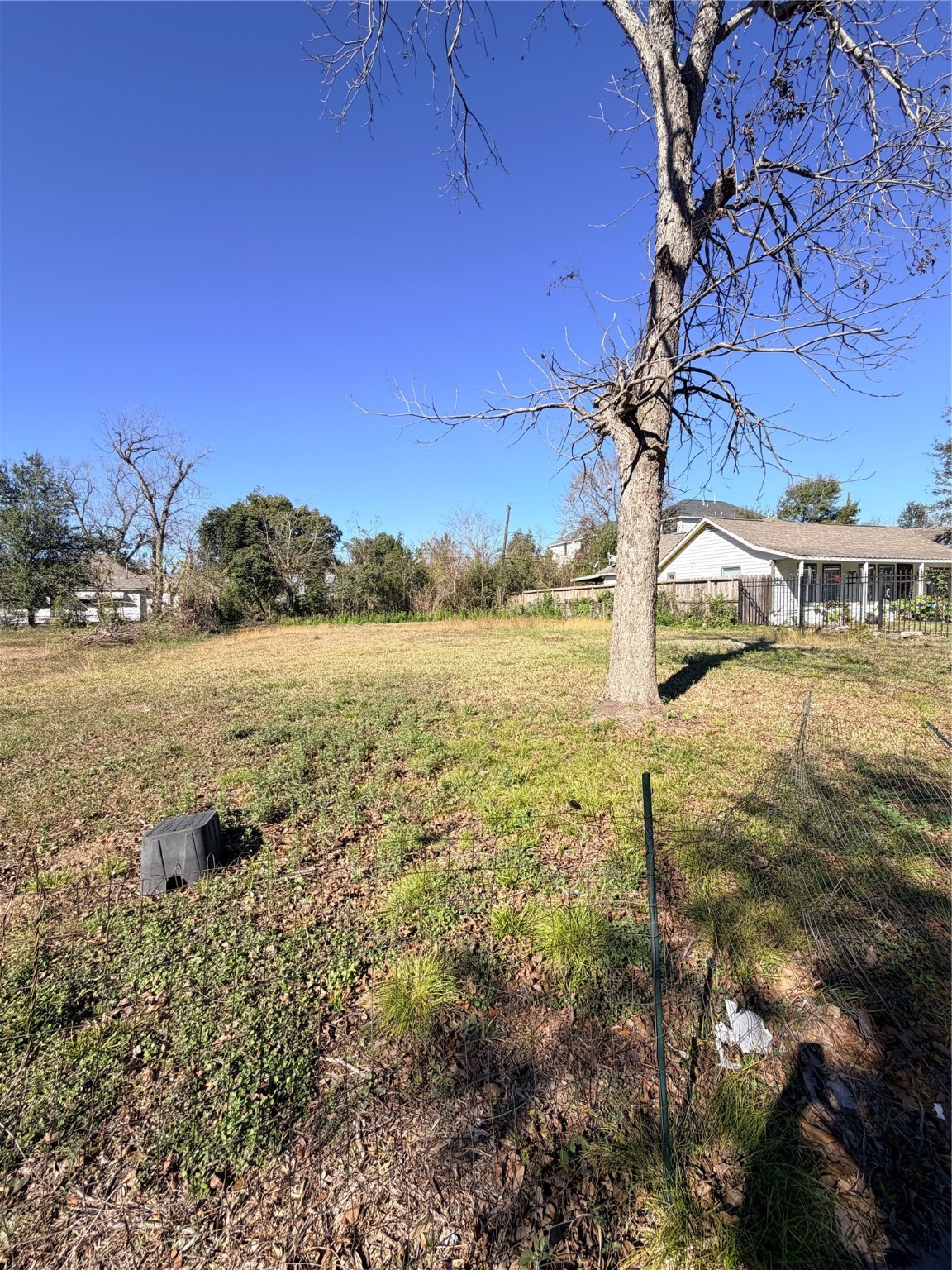 6632 Burkett Street Houston, TX 77021 - Photo 3 of 5 a view of an ocean beach