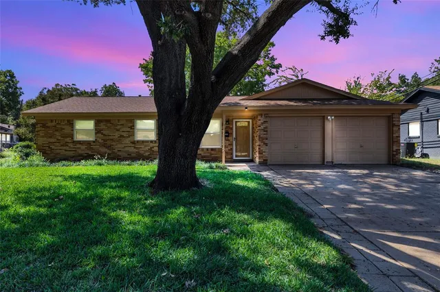 $2,195 | 205 Northwest Jill Ann Drive, Burleson, TX 76028