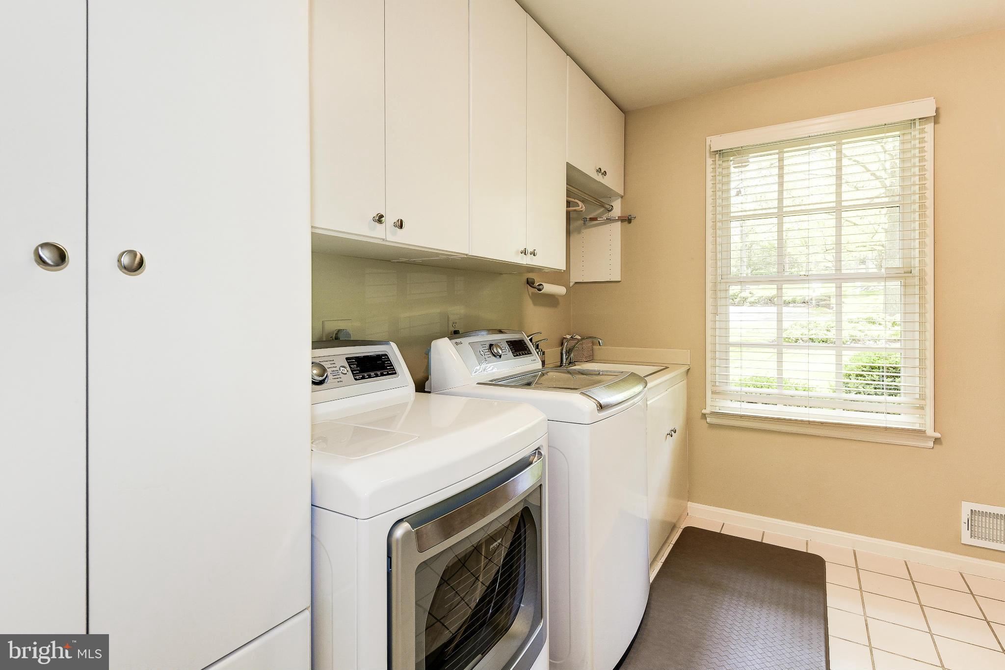 11109 Cripplegate Road Potomac, MD 20854 - Photo 12 of 31 a utility room with dryer and washer