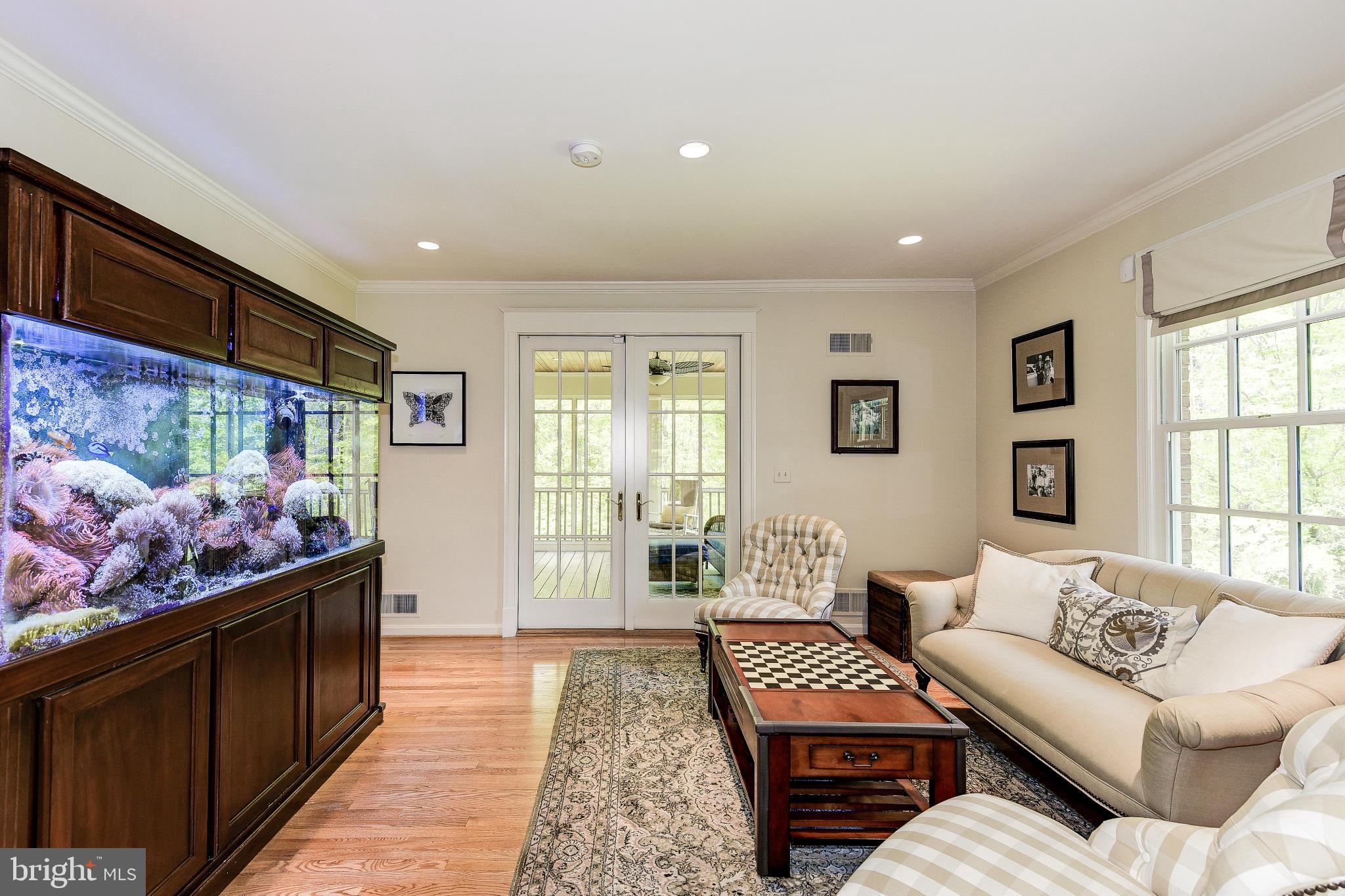 11109 Cripplegate Road Potomac, MD 20854 - Photo 4 of 31 a living room with furniture and a window