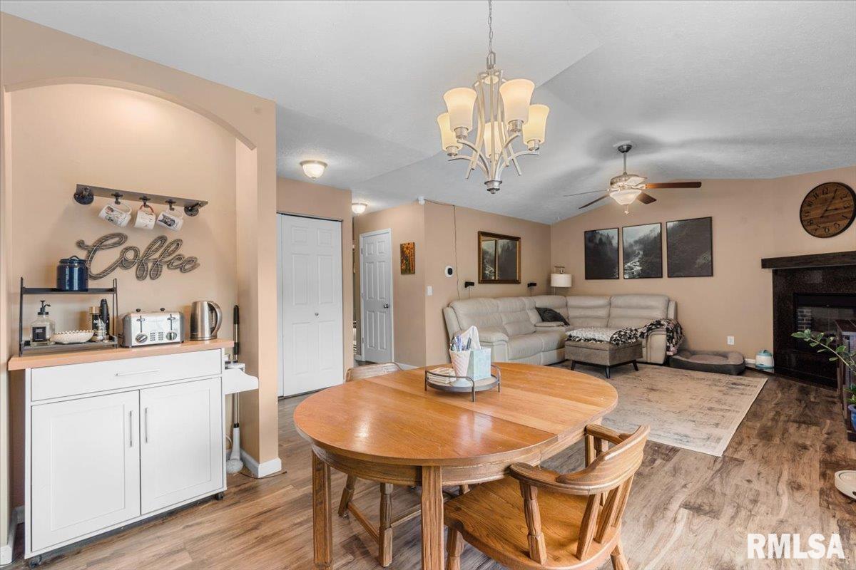 2919 Meadowbrook Road, Unit 22 Springfield, IL 62711 - Photo 8 of 25