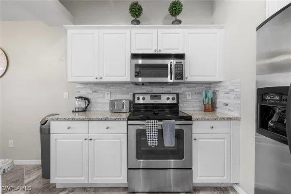 $2,600 | 2616 Southwest 29th Avenue, Cape Coral, FL 33914
