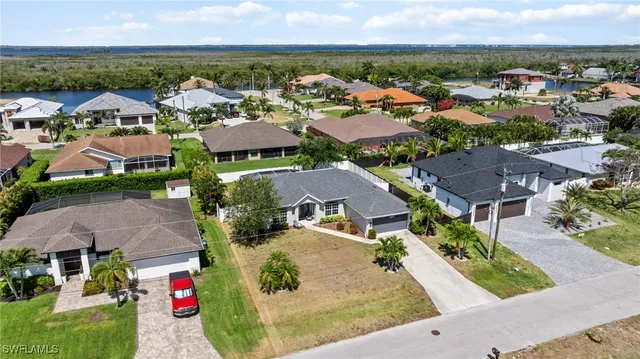 $2,550 | 2616 Southwest 29th Avenue, Cape Coral, FL 33914