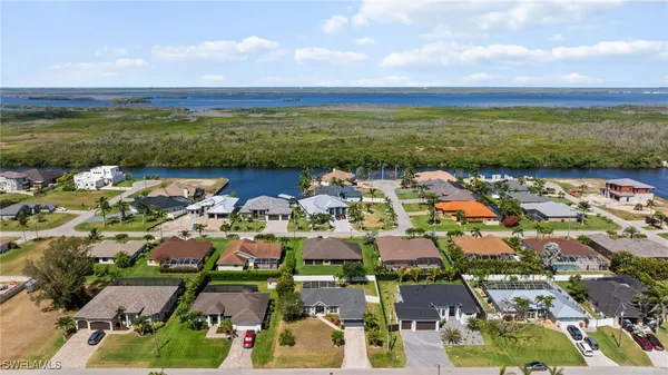 $2,600 | 2616 Southwest 29th Avenue, Cape Coral, FL 33914