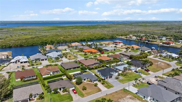 $2,600 | 2616 Southwest 29th Avenue, Cape Coral, FL 33914