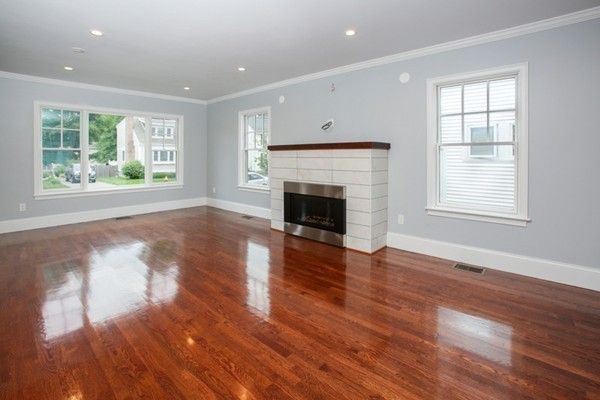212 Manthorne Road Boston, MA 02132 - Photo 4 of 16 Gallery Image 4