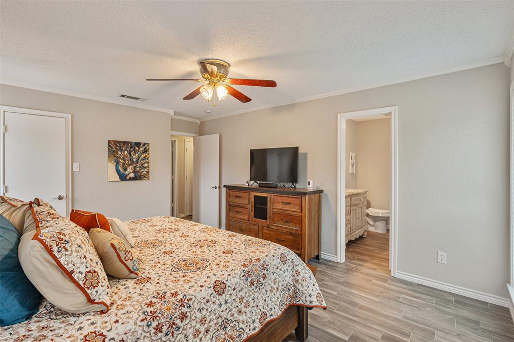 1102 Mill Run Road Athens, TX 75751 - Photo 20 of 35 a bedroom with a bed and a flat screen tv