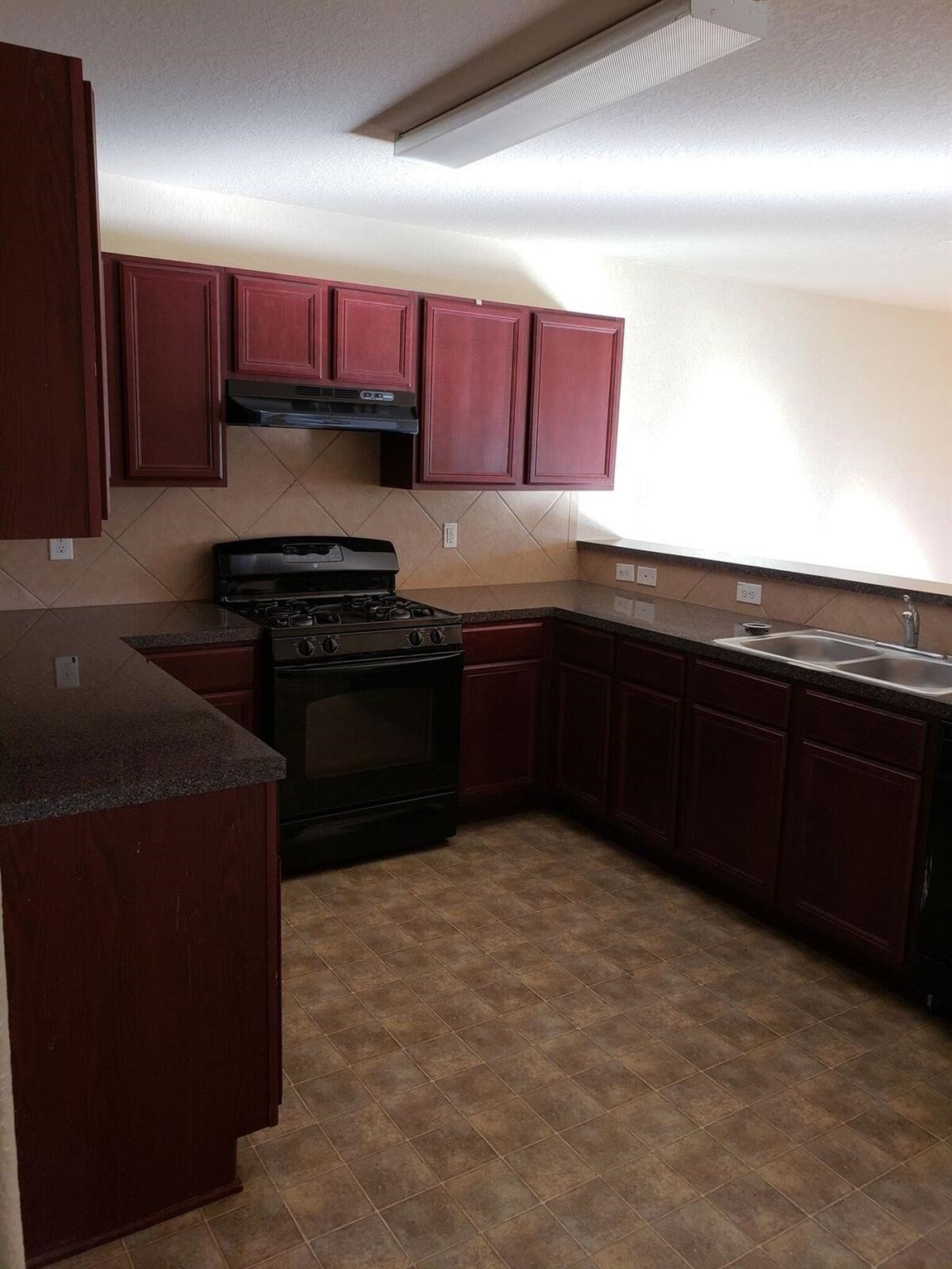 15810 Sheldon Ridge Way Houston, TX 77044 - Photo 9 of 49