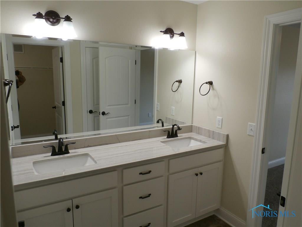 5912 Haefner Road Toledo, OH 43615 - Photo 17 of 19 Master Bath