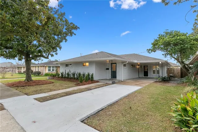 $449,000 | 7700 Kenmore Drive, Harahan, LA 70123