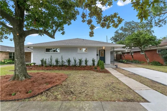$449,000 | 7700 Kenmore Drive, Harahan, LA 70123
