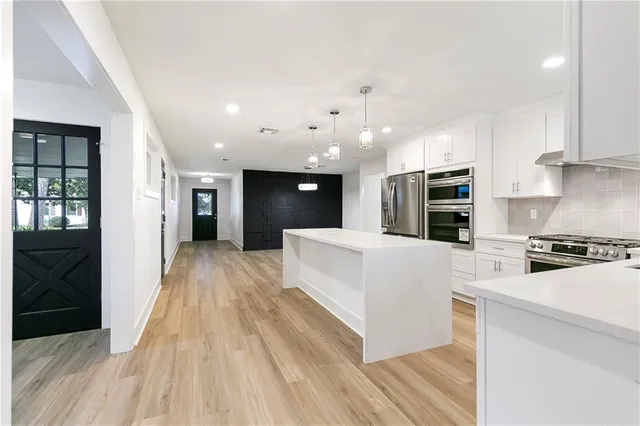 $449,000 | 7700 Kenmore Drive, Harahan, LA 70123