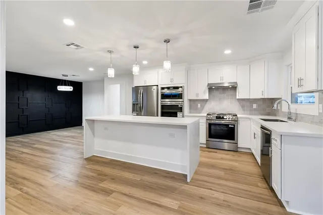 $449,000 | 7700 Kenmore Drive, Harahan, LA 70123