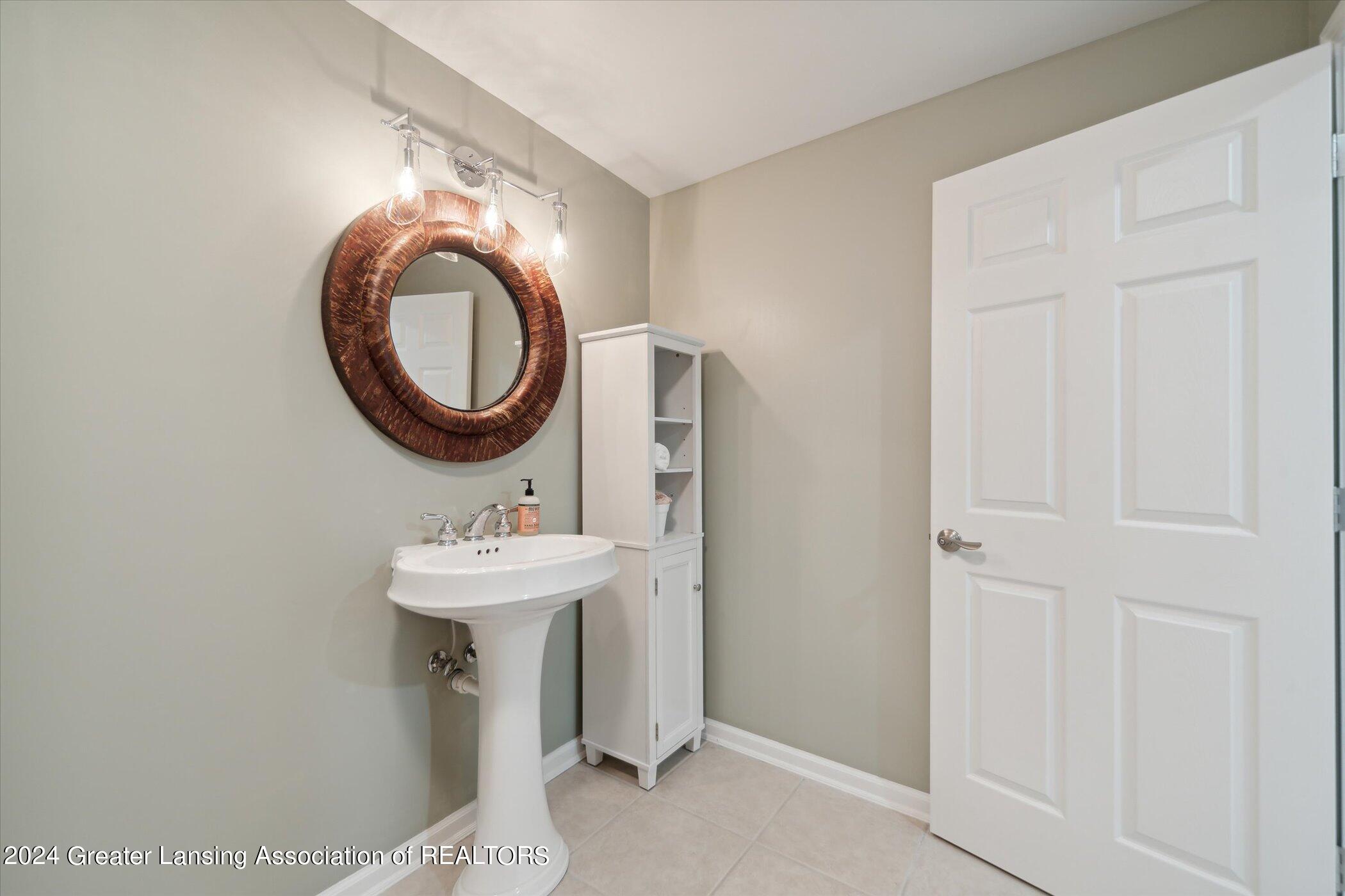 5907 Green Road Haslett, MI 48840 - Photo 37 of 48 LL Bath