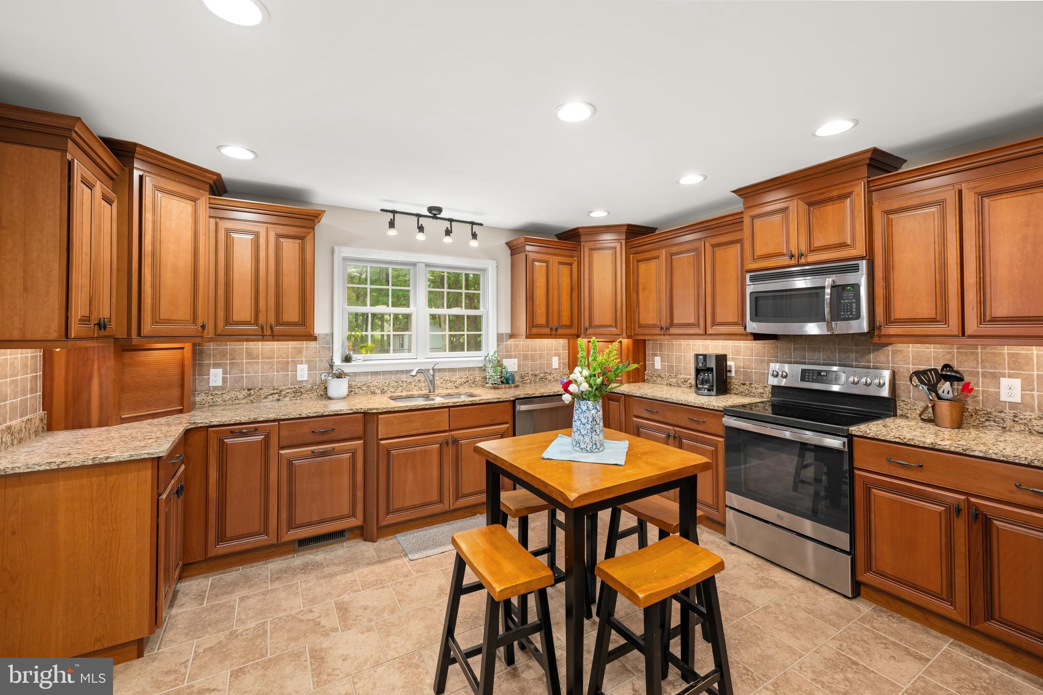 26585 Quantico Creek Road Hebron, MD 21830 - Photo 10 of 58 Beautiful Kitchen with Granite counter tops