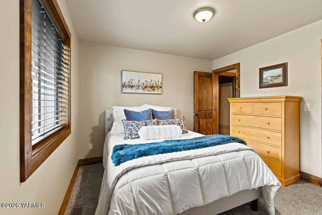 3344 Marks Road Yakima, WA 98903 - Photo 21 of 56 a bedroom with a bed and a dresser