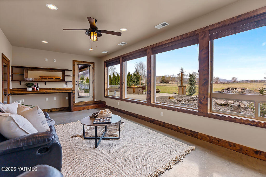 3344 Marks Road Yakima, WA 98903 - Photo 31 of 56 a living room with furniture and a large window
