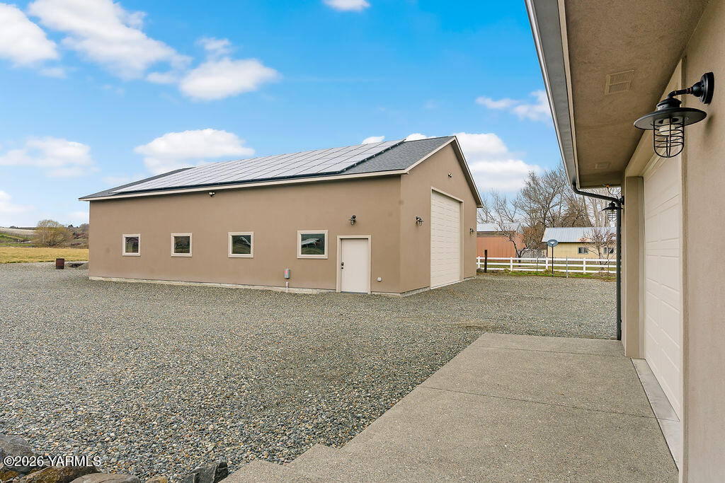 3344 Marks Road Yakima, WA 98903 - Photo 35 of 56 a view of a house with backyard