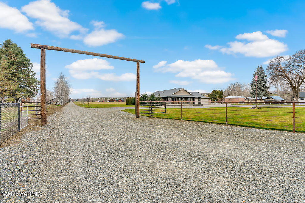 3344 Marks Road Yakima, WA 98903 - Photo 52 of 56 a view of a golf course with a lake