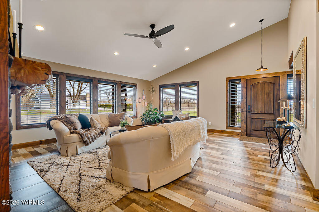 3344 Marks Road Yakima, WA 98903 - Photo 7 of 56 Living Room