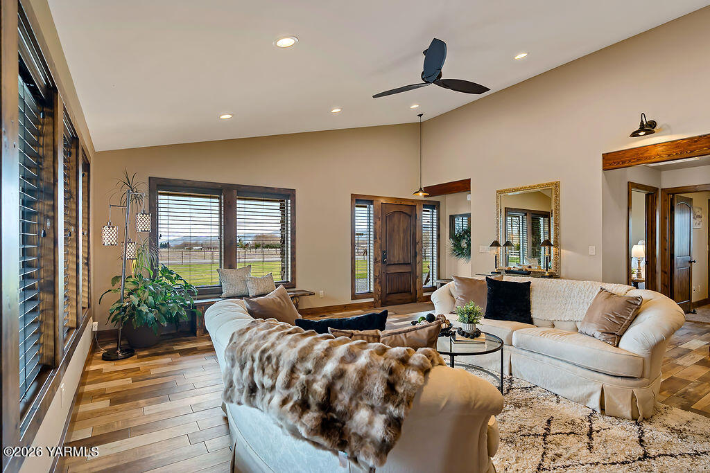 3344 Marks Road Yakima, WA 98903 - Photo 8 of 56 Living Room