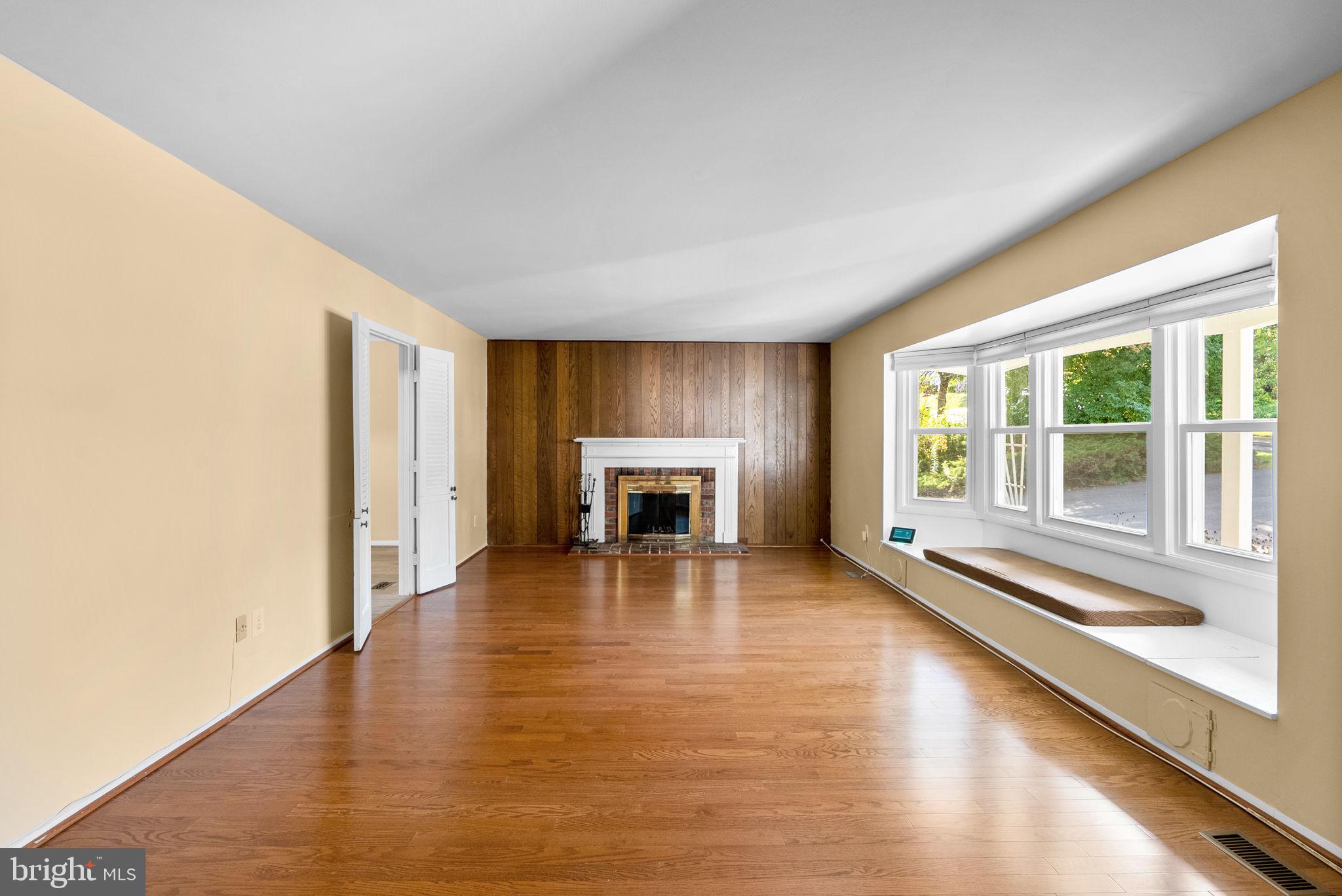 12306 Shadetree Lane Laurel, MD 20708 - Photo 11 of 55 living room