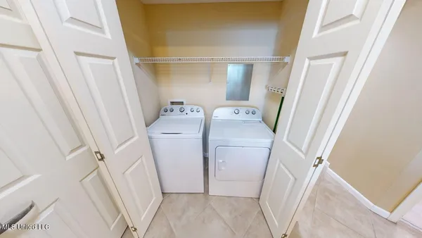 $3,095 | 2228 Beach Drive, Unit 408, Gulfport, MS 39507