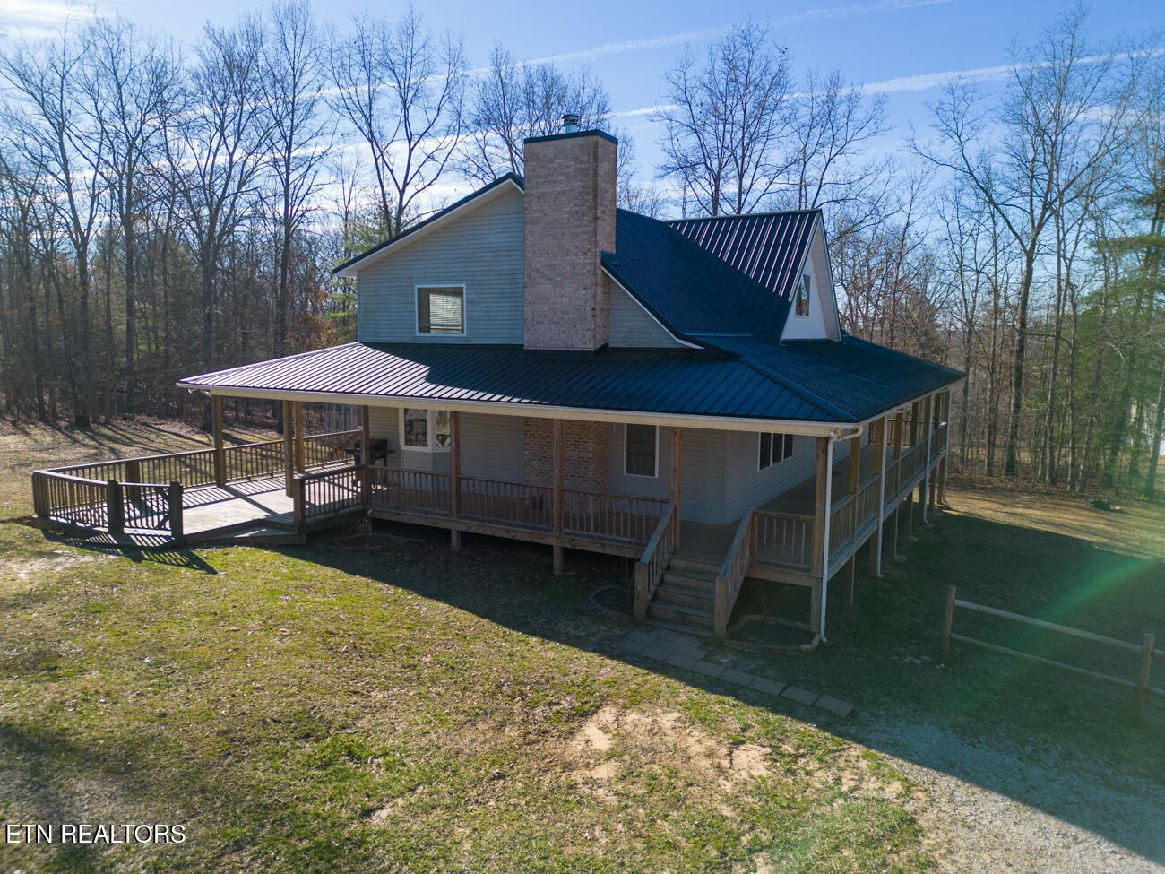 186 Perkins Trail Deer Lodge, TN 37726 - Photo 53 of 54 a balcony with table and chairs