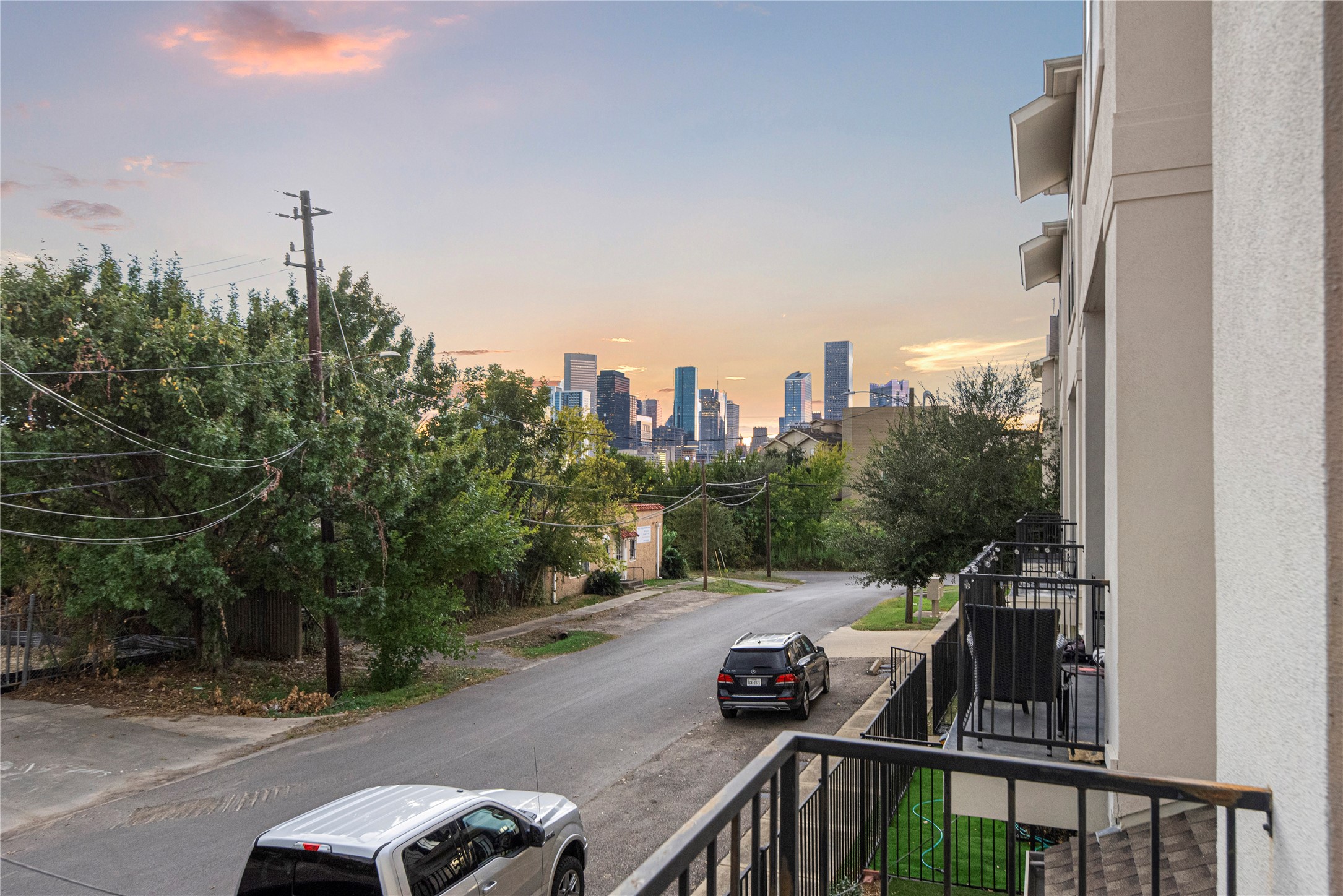 2513 B Garrow Street Houston, TX 77003 - Photo 19 of 29 View from the 2nd floor balcony.