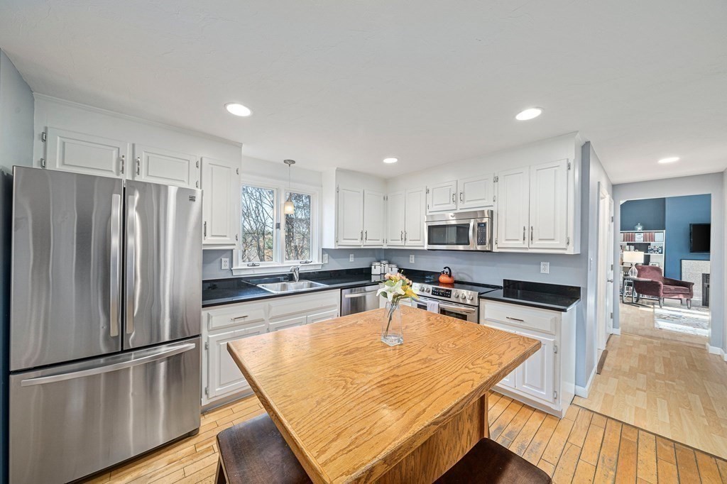 46 Kingsbury Road Norfolk, MA 02056 - Photo 8 of 36 Gallery Image 8
