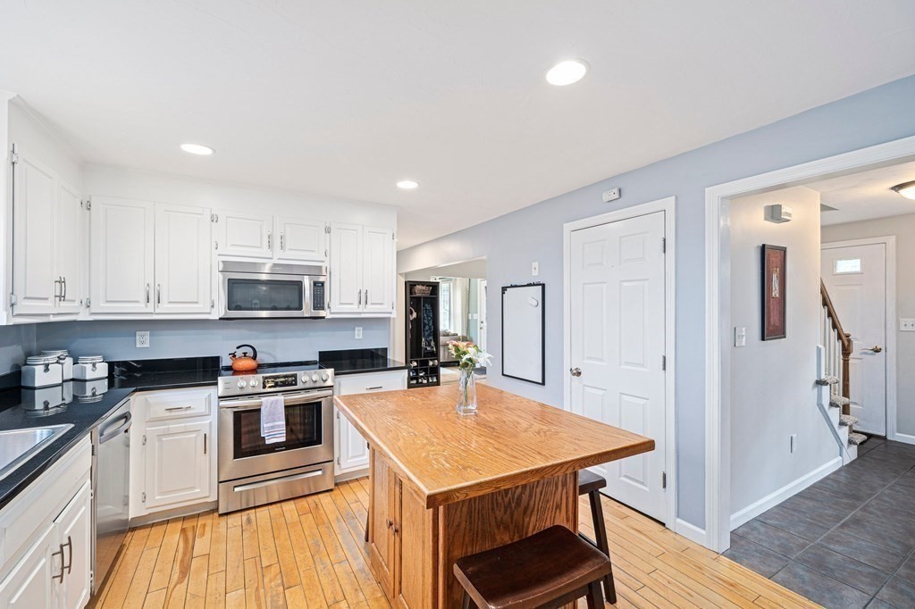 46 Kingsbury Road Norfolk, MA 02056 - Photo 9 of 36 Gallery Image 9