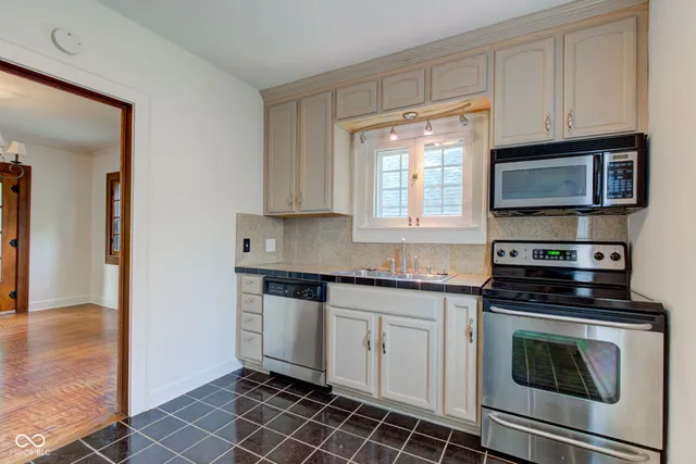 $399,000 | 715 Kessler Blvd E Drive, Indianapolis, IN 46220