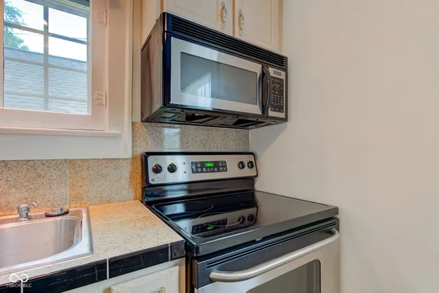 $399,000 | 715 Kessler Blvd E Drive, Indianapolis, IN 46220