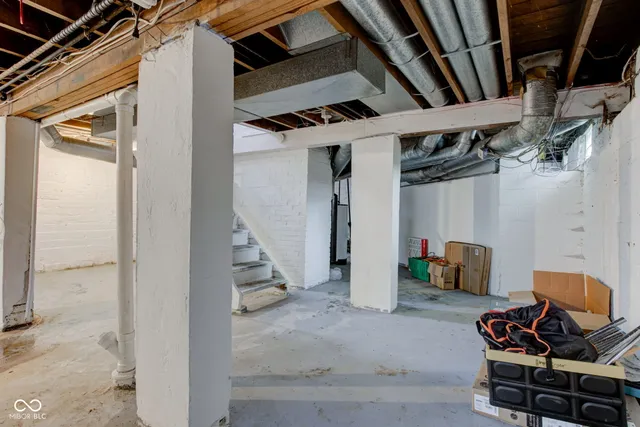 $399,000 | 715 Kessler Blvd E Drive, Indianapolis, IN 46220