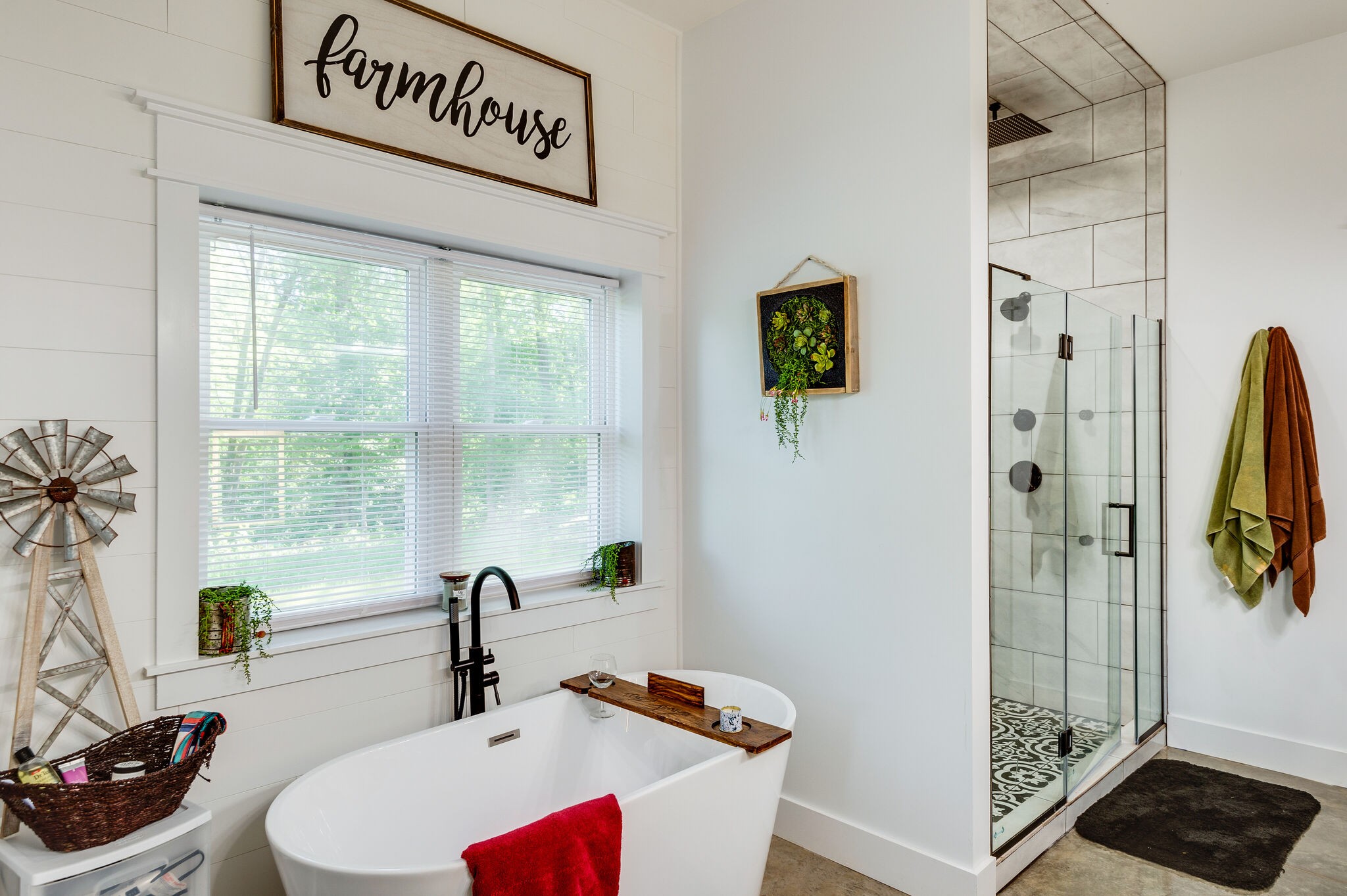 1495 Columbia Road Charlotte, TN 37036 - Photo 18 of 50 a bathroom with a sink and a shower