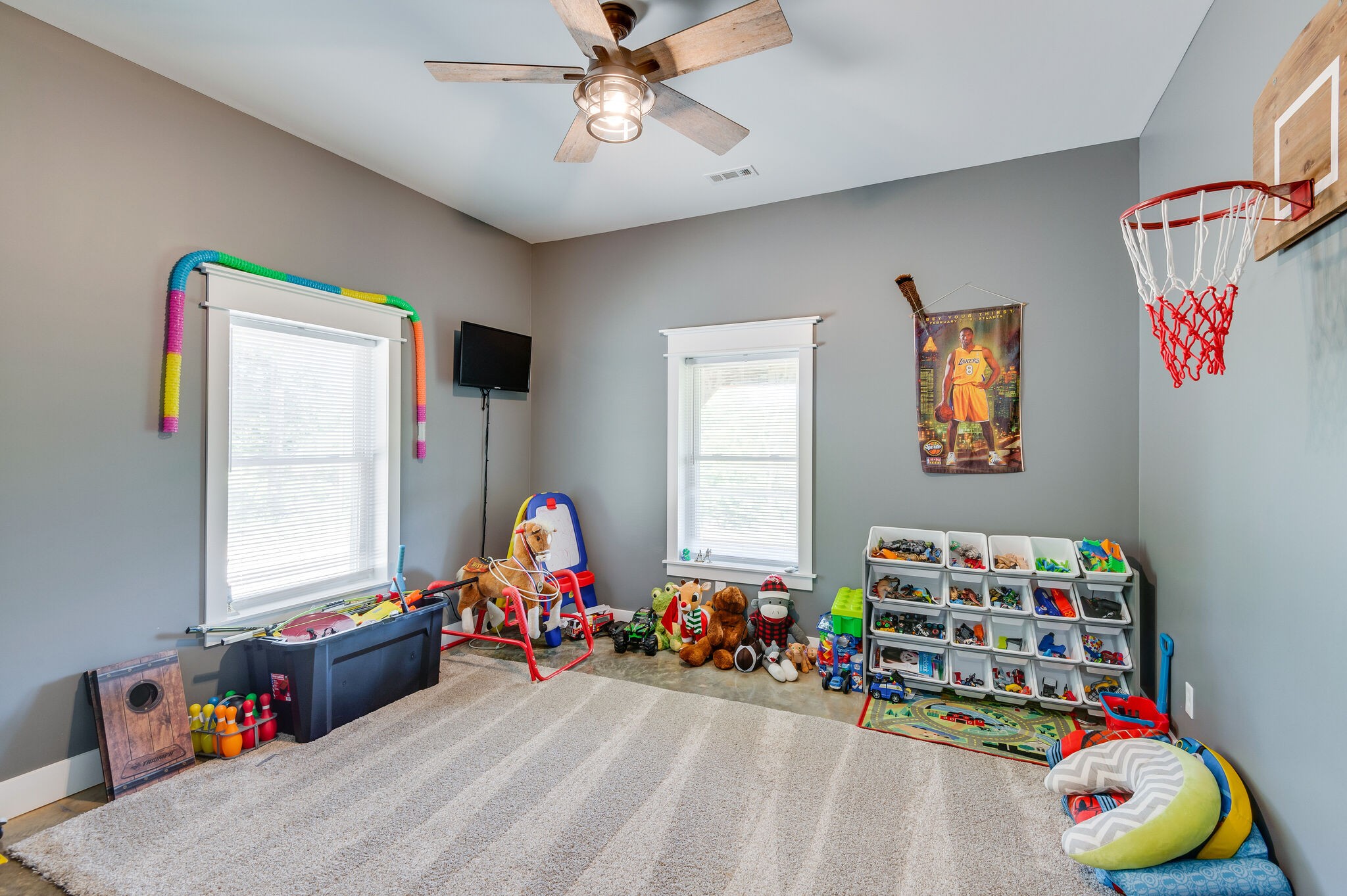 1495 Columbia Road Charlotte, TN 37036 - Photo 26 of 50 a children room with toys and a window