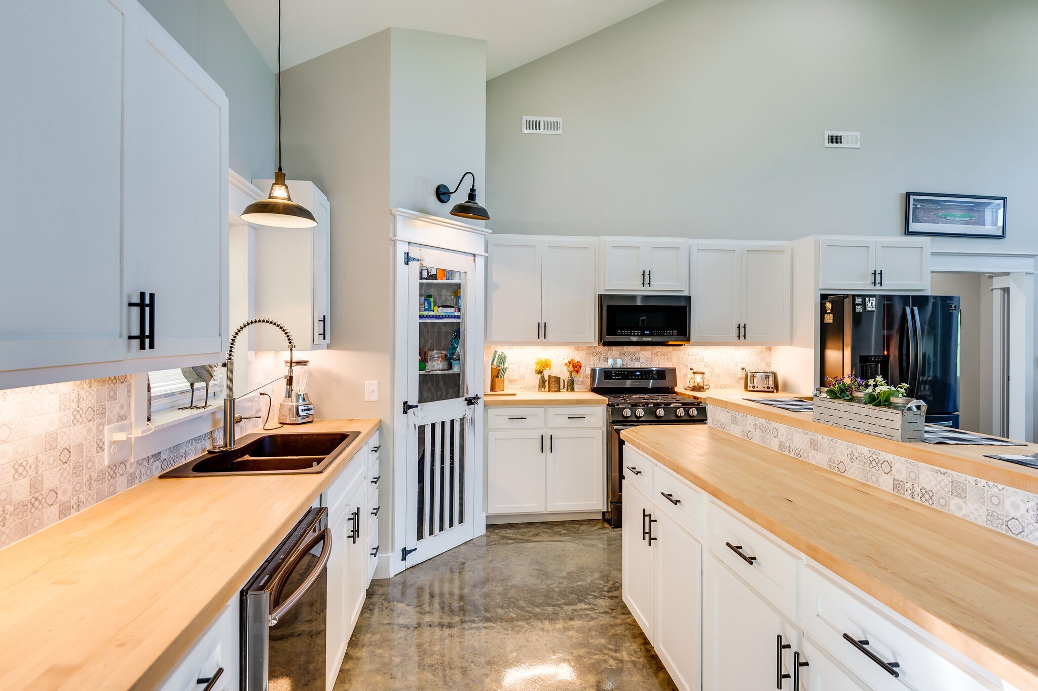 1495 Columbia Road Charlotte, TN 37036 - Photo 8 of 50 a kitchen with granite countertop a sink stove and cabinets