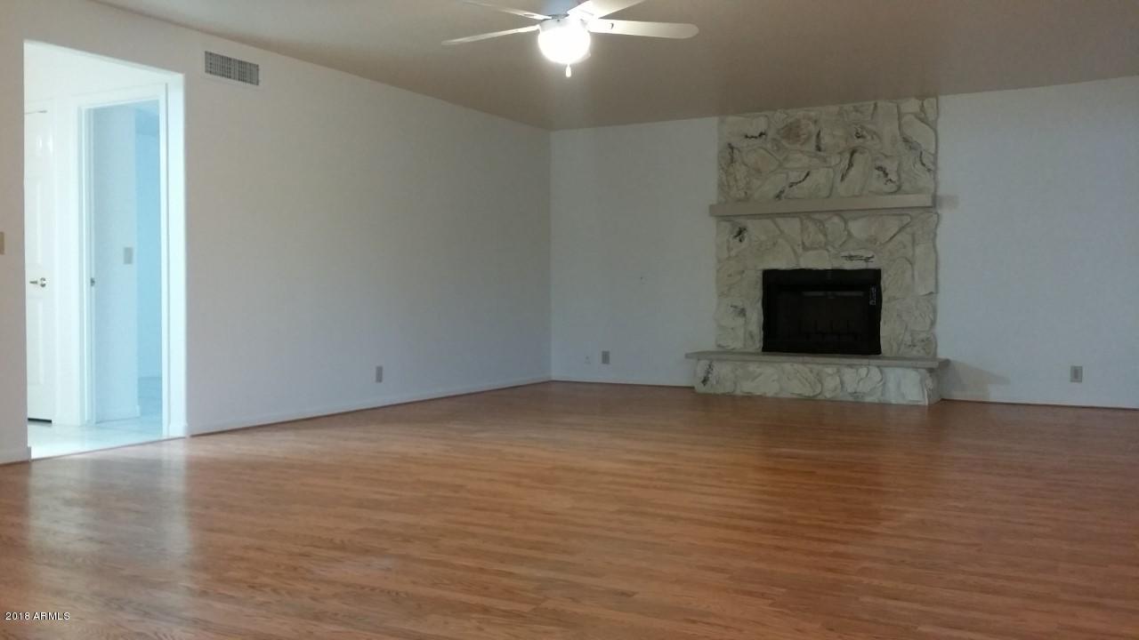 8754 West Wethersfield Road Peoria, AZ 85381 - Photo 11 of 32 Wethersfield Rd, Family Room 3