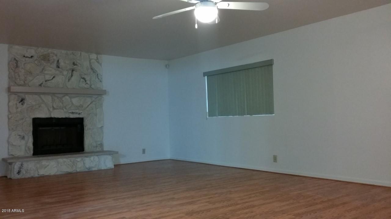 8754 West Wethersfield Road Peoria, AZ 85381 - Photo 12 of 32 Wethersfield Rd, Family Room 4