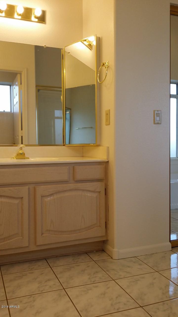 8754 West Wethersfield Road Peoria, AZ 85381 - Photo 25 of 32 Wethersfield Rd, Masterbath 3