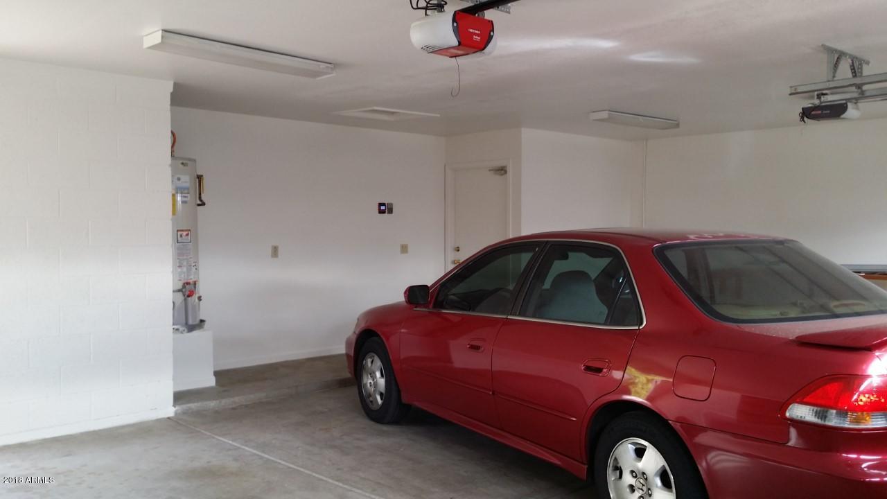 8754 West Wethersfield Road Peoria, AZ 85381 - Photo 29 of 32 Wethersfield Rd, Garage 2