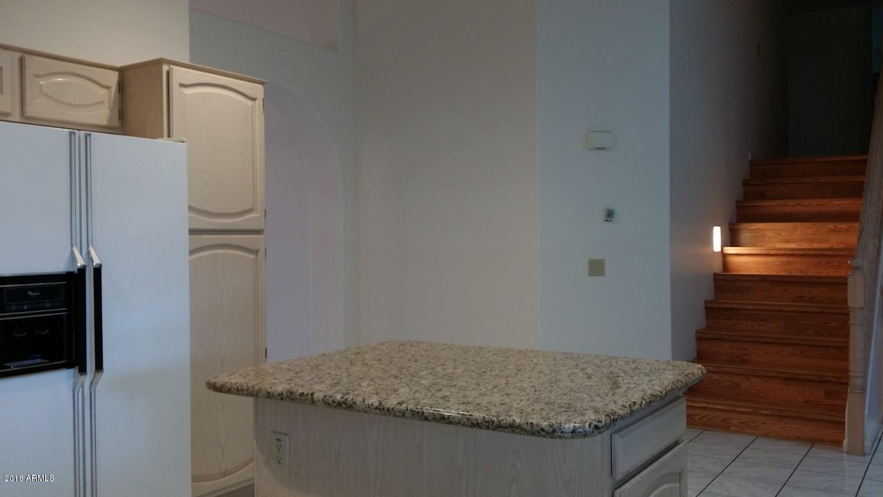 8754 West Wethersfield Road Peoria, AZ 85381 - Photo 7 of 32 Wethersfield Rd, Kitchen 3